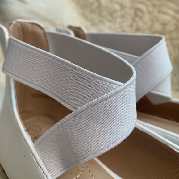 SOLD!! Dream Pairs white ankle strap flats - Picture 2 of 8
